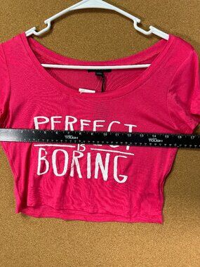 UK2LA Women Crop Top Shirt Large Pink Graphic Tee Short Sleeve Scoop Neck NWT